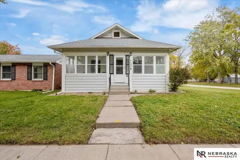 5144 Greenwood St, Lincoln, NE 68504