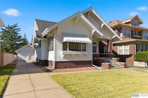 6528 Florence Blvd, Omaha, NE 68112