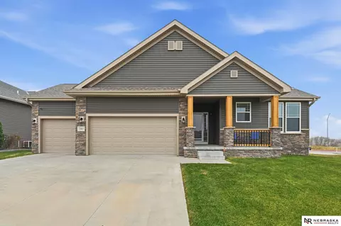 7307 Swiss Alps Ave, Lincoln, NE 68516