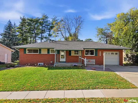 1731 E Manor Dr, Lincoln, NE 68506