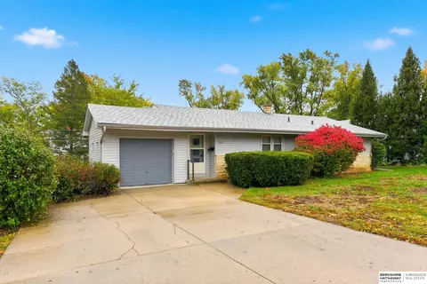 5027 S 82nd St, Ralston, NE 68127