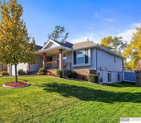 7822 S 75th Ave, La Vista, NE 68128