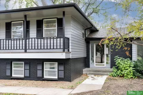 647 S 124th St, Omaha, NE 68154