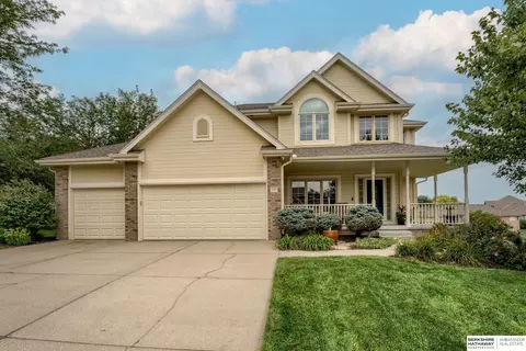 5008 Westlake Cir, Bellevue, NE 68133