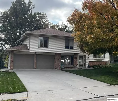 7395 Madison St, Ralston, NE 68127