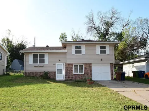 4927 Robin Dr, Omaha, NE 68157