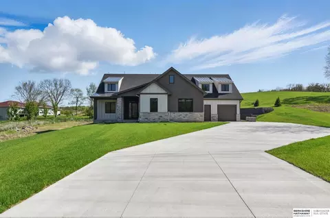 6511 Garvin St, Omaha, NE 68152