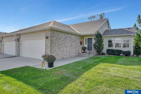 8101 Cheney Ridge Rd, Lincoln, NE 68516