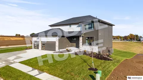 12205 S 85th St, Papillion, NE 68046