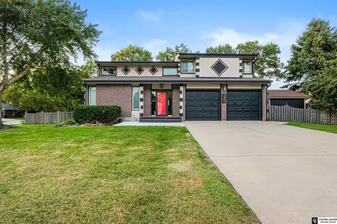 7300 Raven Cir, Lincoln, NE 68506