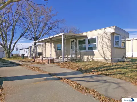 2409 Arapahoe Trl, Beatrice, NE 68310