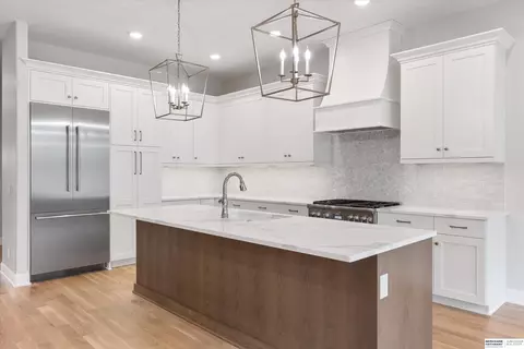 1015 S 90 Ct, Omaha, NE 68114