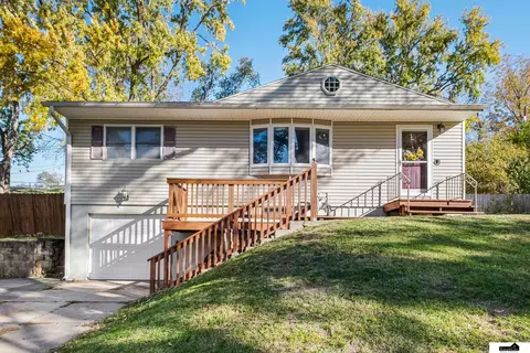105 Chevro Ln, Bellevue, NE 68005