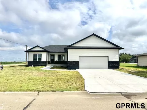 202 E 12th St, Davenport, NE 68335