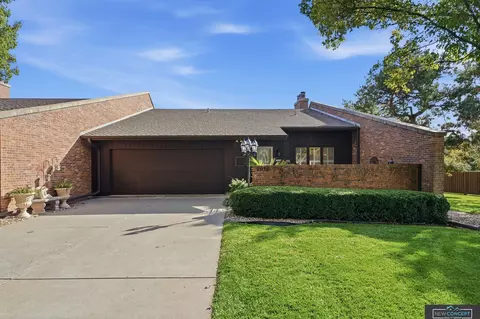 2036 Greenbriar Ln, Lincoln, NE 68506