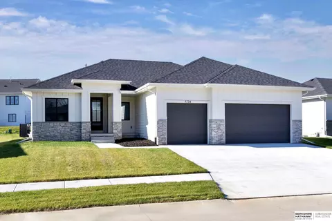 5724 N 208th St, Elkhorn, NE 68022