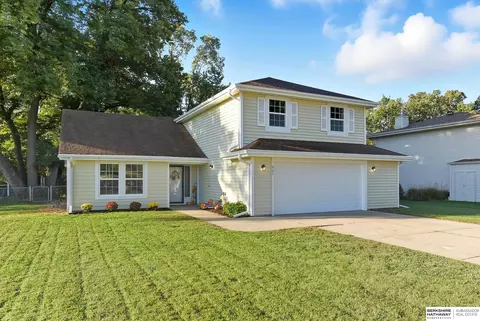 907 Vannornam Pl, Bellevue, NE 68005