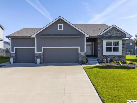 11905 S 112th St, Papillion, NE 68046
