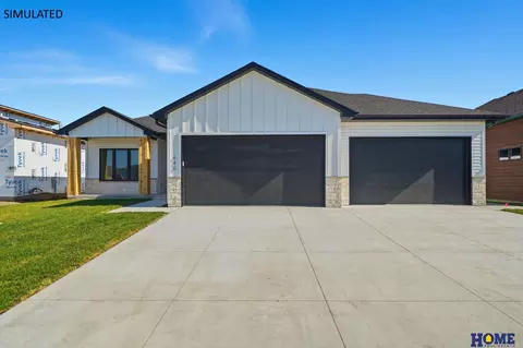 10821 Century Ln, Lincoln, NE 68527