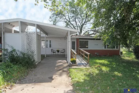 3724 NW 49th St, Lincoln, NE 68524
