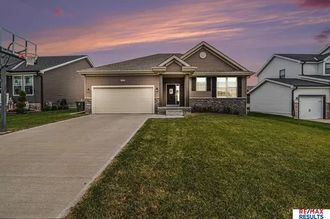 8017 Kilpatrick Pkwy, Bennington, NE 68007