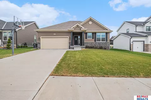 8017 Kilpatrick Pkwy, Bennington, NE 68007 photo 3