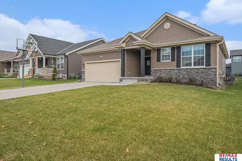 8017 Kilpatrick Pkwy, Bennington, NE 68007 photo 2