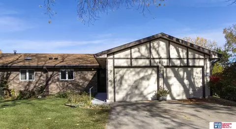 5601 Guenevere Ln, Lincoln, NE 68512
