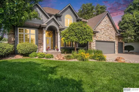 816 S 180th Ave, Elkhorn, NE 68022