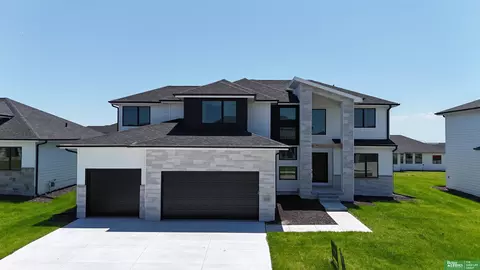 21137 Ellison Ave, Elkhorn, NE 68022