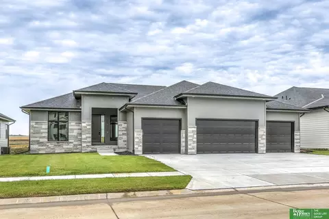 5528 N 213th Ave, Elkhorn, NE 68022