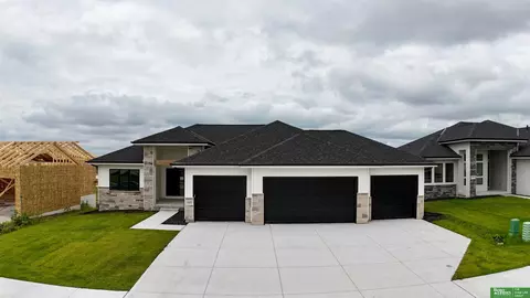 5432 N 213th Ave, Elkhorn, NE 68022