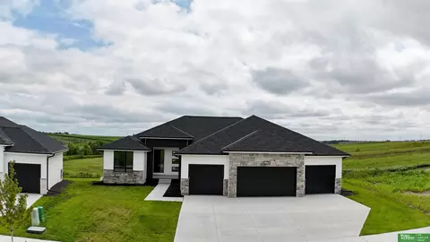 5717 N 195th St, Elkhorn, NE 68022