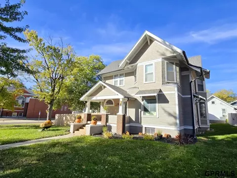 803 6th St, Fairbury, NE 68352