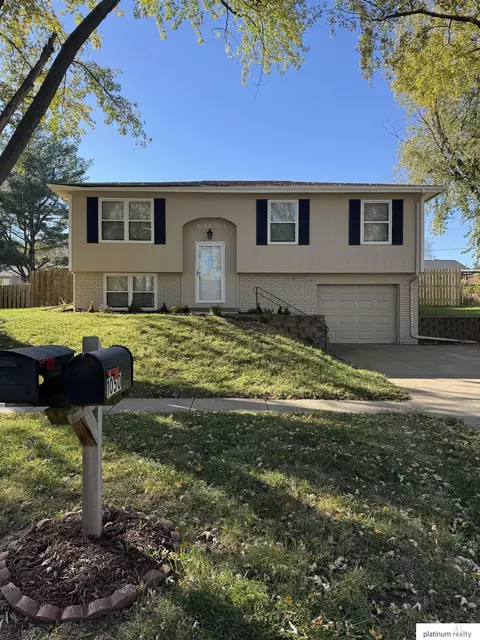 1051 N 27 St, Blair, NE 68008