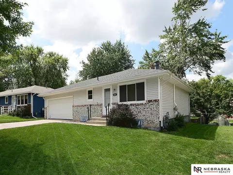 5021 Prince Rd, Lincoln, NE 68516