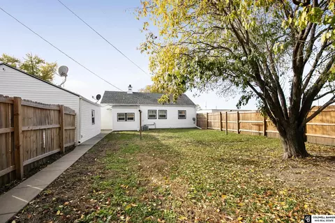 Exterior - 1324 N 7th St, Beatrice, NE 68310 photo 4 of 7