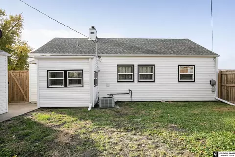 Exterior - 1324 N 7th St, Beatrice, NE 68310 photo 3 of 7