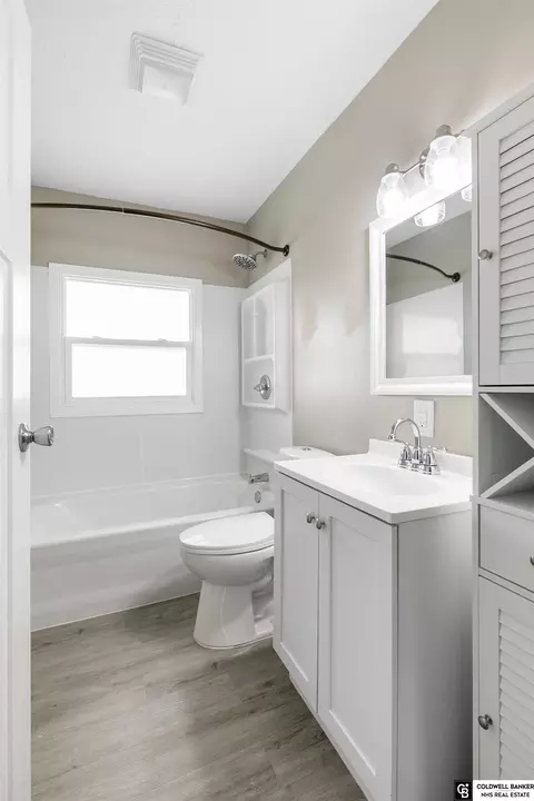 Bath - 1324 N 7th St, Beatrice, NE 68310 photo 1 of 1