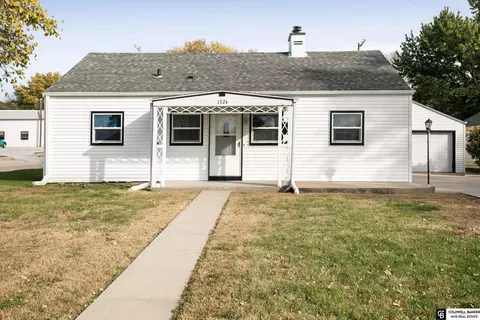 Exterior - 1324 N 7th St, Beatrice, NE 68310 photo 1 of 7
