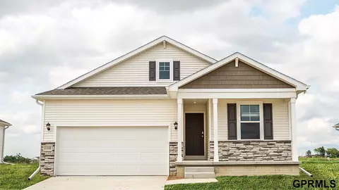 11450 Port Royal Dr, Papillion, NE 68046