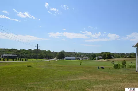 8520 Lake Ridge Dr, Plattsmouth, NE 68048
