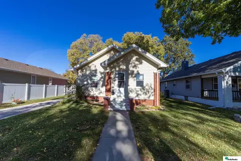 1020 W 8th St, Grand Island, NE 68801