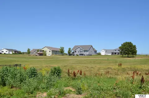 1818 Lake Ridge Dr, Plattsmouth, NE 68048
