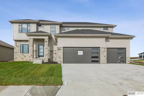 6332 N 207th St, Elkhorn, NE 68022