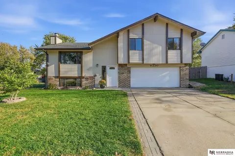 6220 NW 6th St, Lincoln, NE 68521