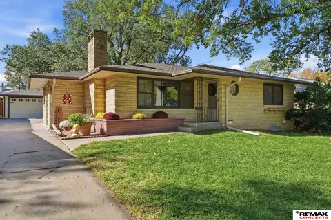 2825 Delhay Dr, Lincoln, NE 68507