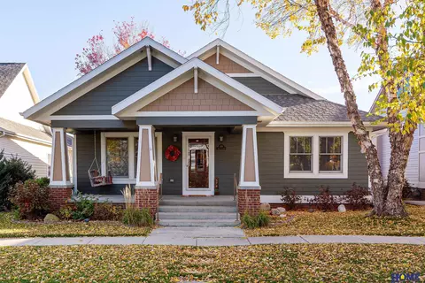 579 Nighthawk Rd, Lincoln, NE 68521