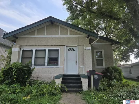 Exterior - 1017 Ella St, Beatrice, NE 68310 photo 3 of 3