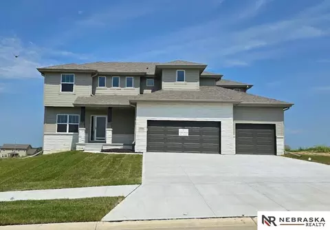 17118 Emma St, Bennington, NE 68007